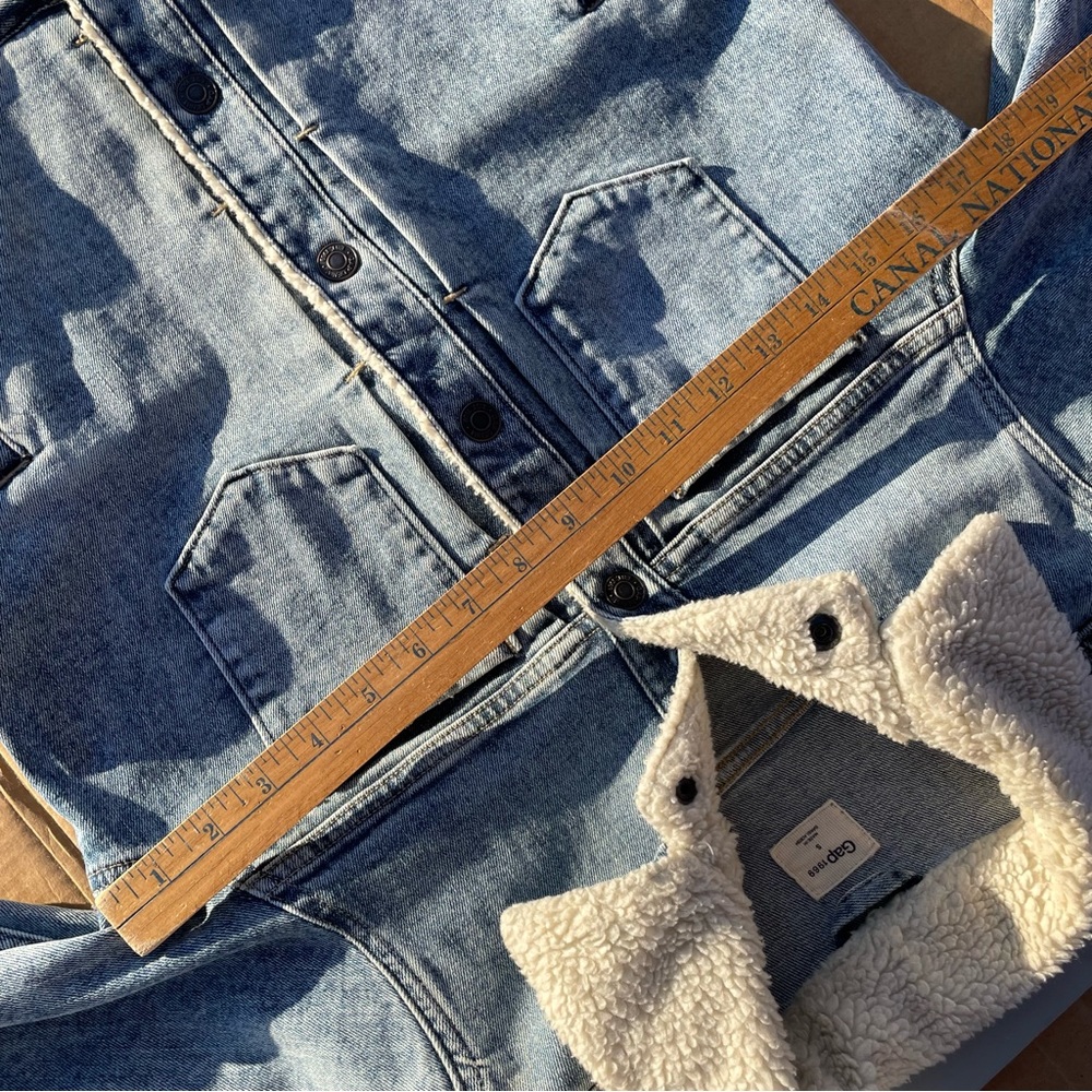 Vintage Gap Sherpa Lined Denim Trucker Jacket Small Blue Jean Rocker Cowboy Coat - Picture 9 of 12